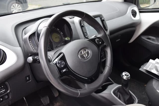 Toyota Aygo Toyota Aygo 1.0 VVT-i x-play | Cruise control | Bluetooth | Achteruitrijcamera | - afbeelding nr 8