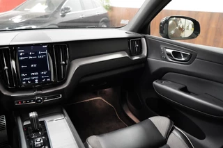 Volvo XC60 Volvo XC60 2.0 T8 AWD R-Design Lucht|Pano|Memory|Leder|Dodehoeksdetectie|Camera - afbeelding nr 16