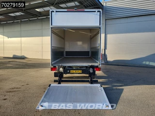 Volkswagen Crafter Volkswagen Crafter 177pk Automaat Laadklep Bakwagen Airco Camera Meubelbak Koffer 19m3 Airco - afbeelding nr 3