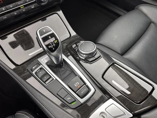 BMW 5 Serie Aut. *PANO | LUXURY-LEATHER | HEAD-UP | BI-XENON | MEMORY-PACK | HIFI-SOUND | HEATED-COMFORT-SEATS | NAVI-FULLMAP | CRUISE | TOWBAR | SHIFT-PADDLES | LANE-ASSIST | ECC | PDC | 18''ALU* - afbeelding nr 16