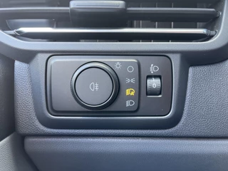 Ford Transit Custom Ford Transit Custom 320 2.0 TDCI L2H1 Limited | 136pk | Trekhaak | Driver Assistance Pack Premium | Stuurwielverwarming | Stoel - Bank | Achteruitrijcamera - afbeelding nr 25