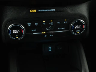 Ford Focus Ford Focus 1.5 EcoBoost ST Line | Trekhaak | B&O Sound |  Carplay | Navigatie | Full LED | Climate control | Keyless | PDC | Sportstoelen - afbeelding nr 27