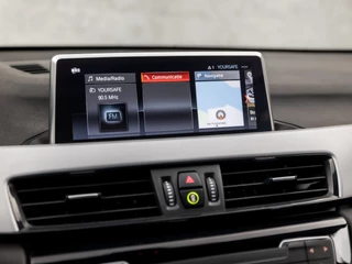 BMW X1 221Pk Automaat (GROOT NAVI, CLIMATE, ALCANTARA, ELEK ACHTERKLEP, SPORTSTOELEN, PARKEERSENSOREN, LED KOPLAMPEN, DAB+, NIEUWSTAAT) - afbeelding nr 25
