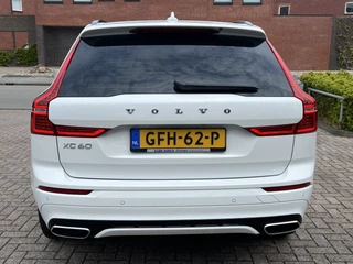 Volvo XC60 Navigatie Panoramadak Luchtvering Camera Head Up Display Leder Dashboard Carplay Elek. Stoel 19 Inch Velgen Stoelverwarming Standkachel Getint Glas On Call 1e Eigenaar Plug In Hybride BTW Auto - afbeelding nr 4