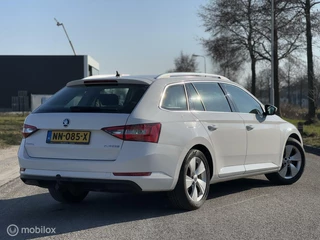 Škoda Superb Skoda Superb Combi 1.4 TSI ACT Ambition Voordelig Rijden! - afbeelding nr 3