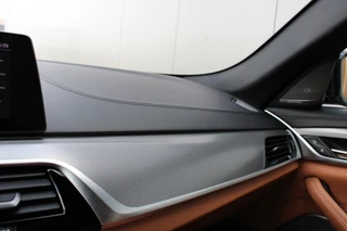 BMW 5 Serie BMW 5-serie 520i High Executive M-Sport | Schuifdak | H&K | Trekhaak - afbeelding nr 6