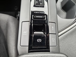 Toyota C-HR Toyota C-HR 1.8 Hybrid 140 First Edition | Navi | Sensoren v/a | El. Achterk - afbeelding nr 22