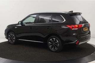 Mitsubishi Outlander Mitsubishi Outlander 2.0 PHEV Instyle+ | Schuifdak | Leder |  Stoel & stuurverwarming | Trekhaak | 360 camera | Adaptive cruise | Xenon | Climate control | Keyless - afbeelding nr 2