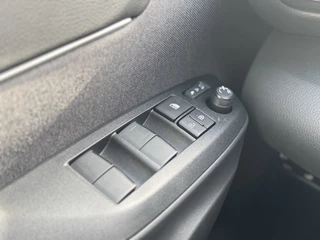 Toyota Yaris Cross Parkeersensoren V+A, Dodehoeksensor, Navigatie , All-in Rijklaarprijs - afbeelding nr 33