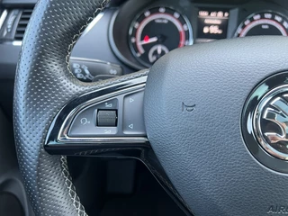 Škoda Octavia Škoda Octavia Combi 2.0 TSI RS 230 AUTOMAAT! PANODAK! ADAPTIVE CRUISE! AFN TREKHAAK! - afbeelding nr 10
