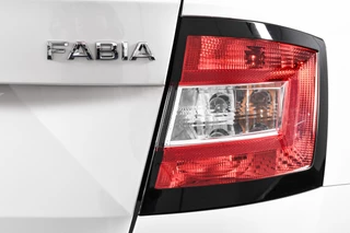 Škoda Fabia | Cruise | PDC | NAV + App. Connect | Airco | LM 15