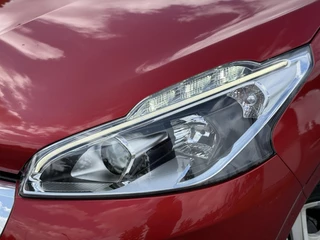Peugeot 208 Peugeot 208 1.2 PureTech Signature Navi,Airco,Cruise,PDC,Trekhaak,Carplay,Elek ramen,N.A.P,Nieuwe APK bij Aflevering - afbeelding nr 27
