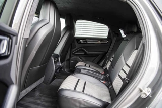 Porsche Cayenne Porsche Cayenne Coupé 3.0 E-Hybrid | Lightweight Package | SportDesign | Sport Chrono | PASM | Carbon | 22 inch | NL Auto | - afbeelding nr 39