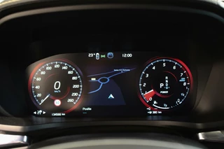 Volvo V60 Volvo V60 2.0 T6 Recharge AWD R-Design HEICO | PANO | B&W - afbeelding nr 25