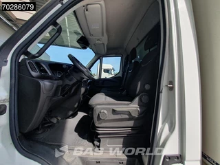 Iveco Daily Iveco Daily 35C18 3.0L Automaat Laadklep Zijdeur Bakwagen LED Airco Cruise Euro6 Meubelbak Koffer 20m3 Airco Cruise control - afbeelding nr 13