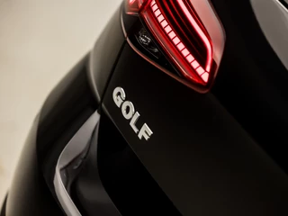 Volkswagen Golf Volkswagen Golf 1.5 TSI R-Line Sport 150Pk Automaat (VIRTUAL COCKPIT, APPLE CARPLAY, GROOT NAVI, CAMERA, LED KOPLAMPEN, ALCANTARA, ADAPTIVE CRUISE, LM VELGEN, DAB+, NIEUWE APK, NIEUWSTAAT) - afbeelding nr 32