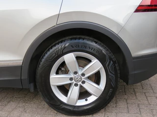 Volkswagen Tiguan Volkswagen Tiguan 1.4 TSI CON. SERIES / Led / Navi / Wegklap.haak / BOVAG garantie - afbeelding nr 14