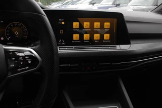 Volkswagen Golf Volkswagen Golf 1.5 eTSI R-Line / Panoramadak / Camera / Harman Kardon / Matrix LED / 18'' / Navigatie / DAB / ACC / Dodehoek / Stuurverwarming / Stoelverwarming - afbeelding nr 19