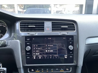 Volkswagen Golf Volkswagen Golf 1.5 TSI Highline R-Line NAVIGATIE|BLUETOOTH|PARKEERSENSOREN|STOELVERWARMING|R-Line Pakket - afbeelding nr 11