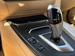 BMW 3 Serie BMW 3-serie 320i High Executive 184 PK / PDC / NAVIGATIE / CRUISE / NL AUTO / LEDER / AUTOMAAT - afbeelding nr 28