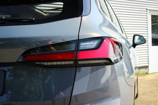 BMW 2 Serie BMW 2-serie Active Tourer 225e xDrive Luxury Line // Copper Grey Metallic - Elek. Panoramadak - Harman Kardon - Houtafwerking - Sensatec - Camera - Stoelverwarming - afbeelding nr 7