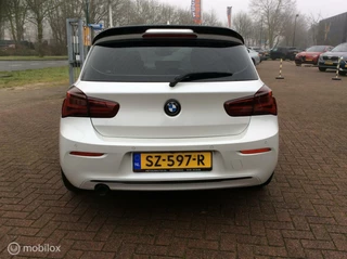 BMW 1 Serie BMW 1-serie 118d Executive 19