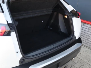 Peugeot 2008 Peugeot 2008 1.2PT 101 PK H6 Allure Navi 1/2Leer DonkerGlas 17