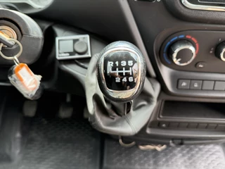 Iveco Daily Iveco Daily 35C18 3.0 L2H2 Airco Cruise Control 3,5 Tons Trekhaak 5-26 APK Lucht geveerde stoel - afbeelding nr 18