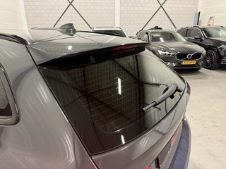BMW 3 Serie BMW 3 Serie Touring 330e M-Sport DRAVITGRAU PANO/LASER/HEAD-UP/ADAPTIVE M-ONDERSTEL/KEYLESS/19