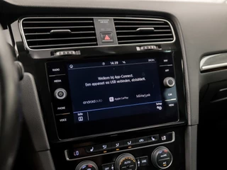 Volkswagen Golf Volkswagen Golf 1.5 TSI R-Line Sport 150Pk Automaat (VIRTUAL COCKPIT, APPLE CARPLAY, GROOT NAVI, CAMERA, LED KOPLAMPEN, ALCANTARA, ADAPTIVE CRUISE, LM VELGEN, DAB+, NIEUWE APK, NIEUWSTAAT) - afbeelding nr 29