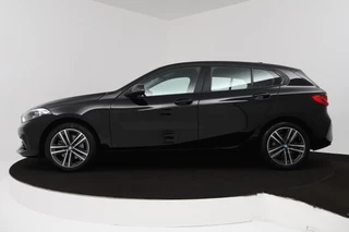 BMW 1 Serie BMW 1-serie 118i High Executive Edition (PARKEERSENSOREN, STOELVERWARMING, CRUISE CONTROL, LEDEREN STOELEN, DEALER ONDERHOUDEN) - afbeelding nr 2