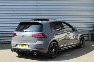 Volkswagen Golf Volkswagen Golf 2.0 TSI GTI TCR 290pk DSG7 Panoramadak Clima Cruise Navi Camera DynAudio Keyless Zwarte 19