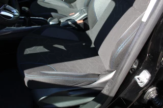 Peugeot 2008 Airco , Cruise control ,Trekhaak , Navigatie , Bluetooth Parkeersensoren achter , LED dagrijverlichting - afbeelding nr 5