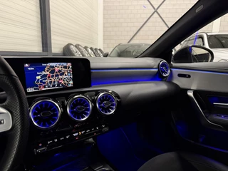 Mercedes-Benz CLA PANO/SFEER/NIGHT-PACK/KEYLESS/CARPLAY/LED/SPORTSTOELEN/DONKERE HEMEL/PRIVACY/18