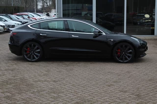 Tesla Model 3 - 458099722-0