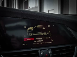 Alfa Romeo Giulia Alfa Romeo Giulia 2.0T Super | PANORAMADAK | KEYLESS | DNA | LANE ASSIST | VOL OPTIES! - afbeelding nr 52