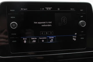 Volkswagen T-Roc Volkswagen T-Roc Cabrio 1.5 TSI 150pk DSG R-Line | Navigatie | Apple Carpaly/Android Auto | Parkeersensoren | Camera | Adaptive Cruise Control | Stoelverwarming | Climate Control - afbeelding nr 25