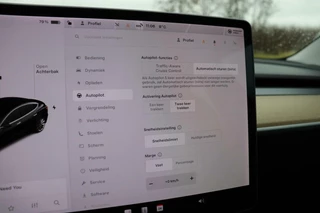 Tesla Model 3 Tesla Model 3 Long Range AWD 75 kWh autopilot trekhaak leder stoelverwarming v+a panodak 19