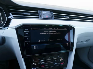 Volkswagen Passat Volkswagen Passat Variant 1.4 TSI PHEV 218pk GTE Highline | Leder | Panoramadak | 360 Camera | Virtual cockpit - afbeelding nr 36
