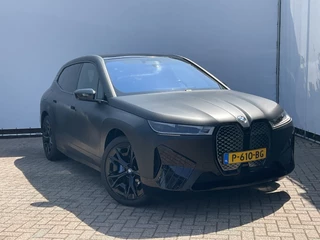 BMW iX BMW iX xDrive50 High Executive 112 kWh Laser B&W Pano.dak Trekhaak M-sport - afbeelding nr 48