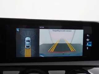 Mercedes-Benz A-Klasse Mercedes-Benz A-Klasse 250e AMG // Panoramadak // Memory // Trekhaak // Keyless // Carplay // Sfeerverlichting // MultiBeam LED // Night Pakket // Augmented Reality - afbeelding nr 44