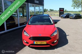 Ford Focus Ford Focus Wagon 1.5 Red Edition 18Inch/Trekhaak/NAP/Cruise - afbeelding nr 2