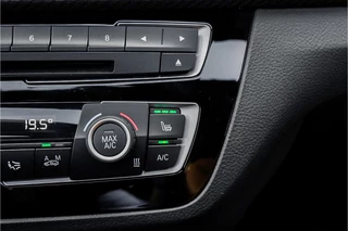 BMW 1 Serie BMW 1 Serie M140i Shadow Schuifdak H/K Stuurverw Camera CarPlay Leer - afbeelding nr 30