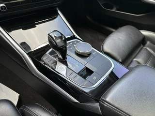 BMW 3 Serie BMW 3-serie 330i High Executive, M Pakket, Schuifdak, 19