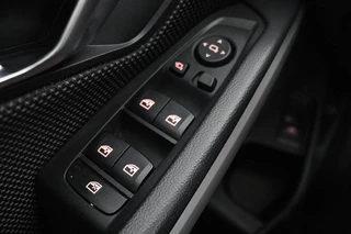 BMW 3 Serie BMW 3-serie 318i Business Edition | Stoelverwarming | Camera |  Carplay | Live Cockpit | Full LED | Navigatie | Dodehoek detectie | Climate control - afbeelding nr 14