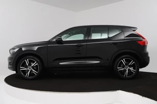 Volvo XC40 Volvo XC40 2.0 T4 Inscription (TREKHAAK, STOEL/STUUR VERWARMING, ACHTERUITRIJCAMERA, NAVIGATIE, SENSOREN, NL-AUTO) - afbeelding nr 2