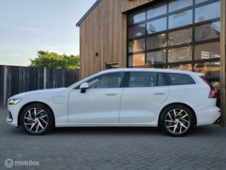 Volvo V60 VOLVO V60 2.0 T6 TWIN ENGINE AWD 342 PK CARPLAY STANDKACHEL - afbeelding nr 9