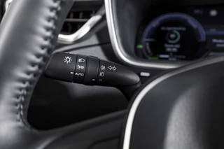 Toyota Corolla Cross Toyota Corolla Cross Hybrid 140 Style | Dig. Cockpit | Adapt. Cruise | Stoel+-Stuurverw. | Trekhaak | PDC | Camera | NAV+App. Connect | Elek. Klep | ECC | LM 18