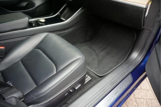 Tesla Model 3 Tesla Model 3 Long Range AWD 75 kWh Dual Motor | Nederlandse BTW auto | 351 pk | Panorama | Auto Pilot | Leer | Electrische stoelen met memory en verwarming | 19inch sportvelgen - afbeelding nr 27