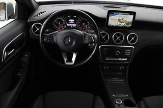 Mercedes-Benz A-Klasse Mercedes-Benz A-klasse 180 Ambition | Stoelverwarming | Full LED |  Sportstoelen | Navigatie | Half leder | Park Assist | Cruise control | Airco | Bluetooth - afbeelding nr 3